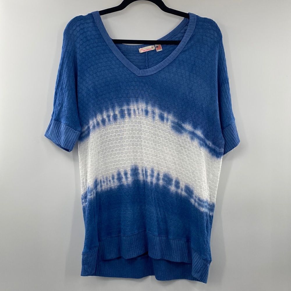 3For$20 Maronie Blue & White Ombre Top Size: Small